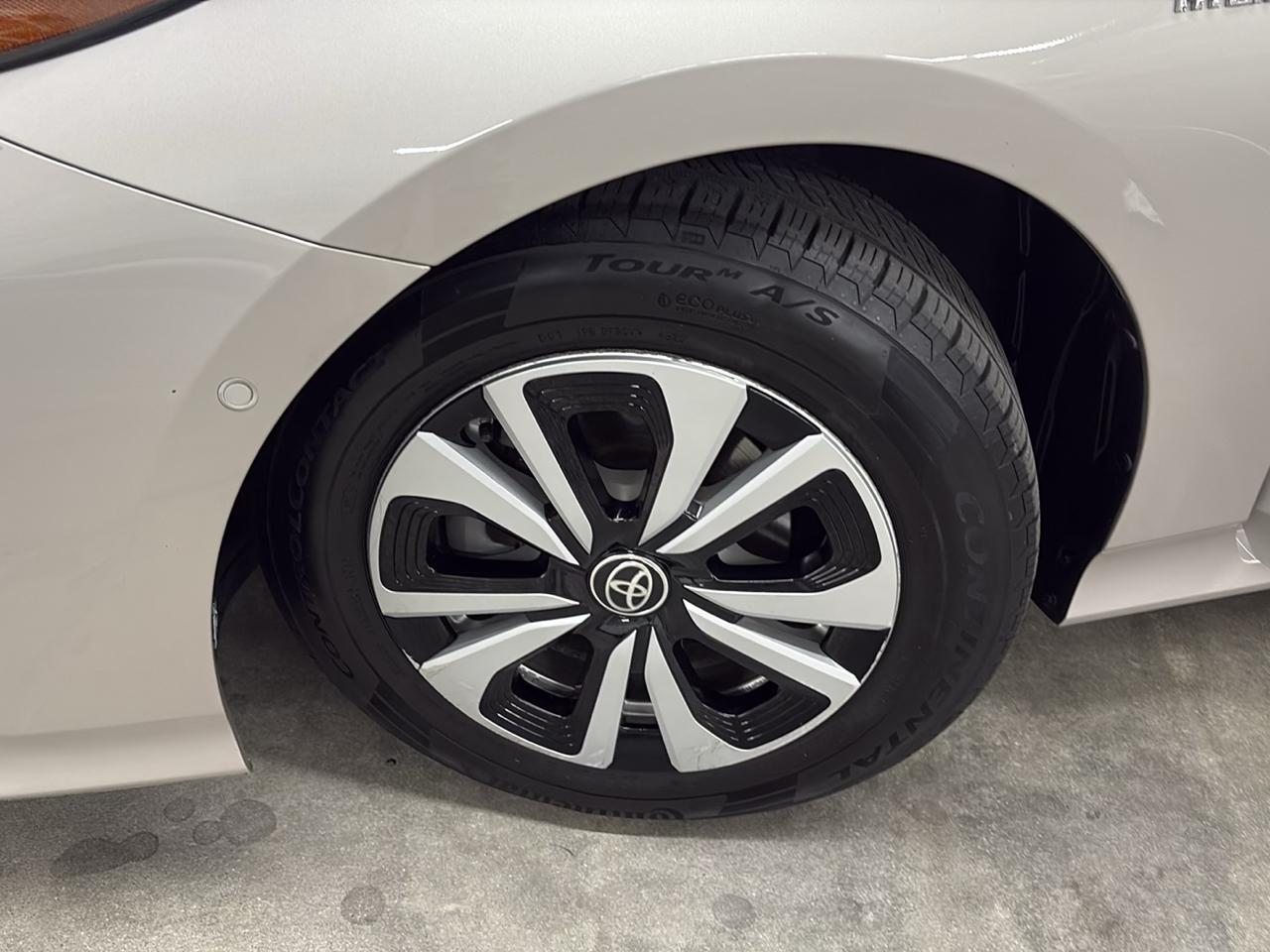 Toyota Prius Prime Advanced (Natl) 2017