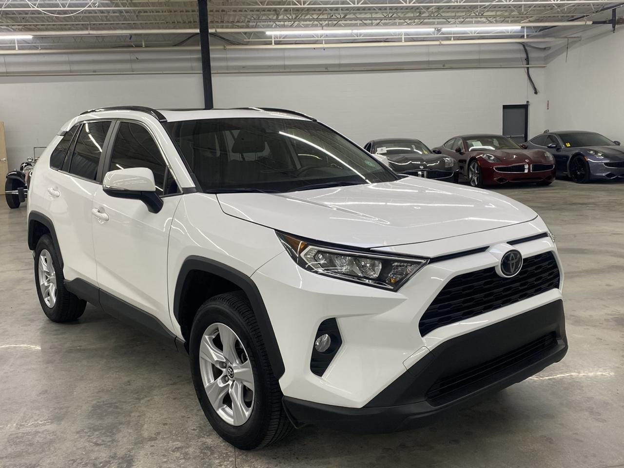 Toyota RAV4 XLE FWD (Natl) 2019