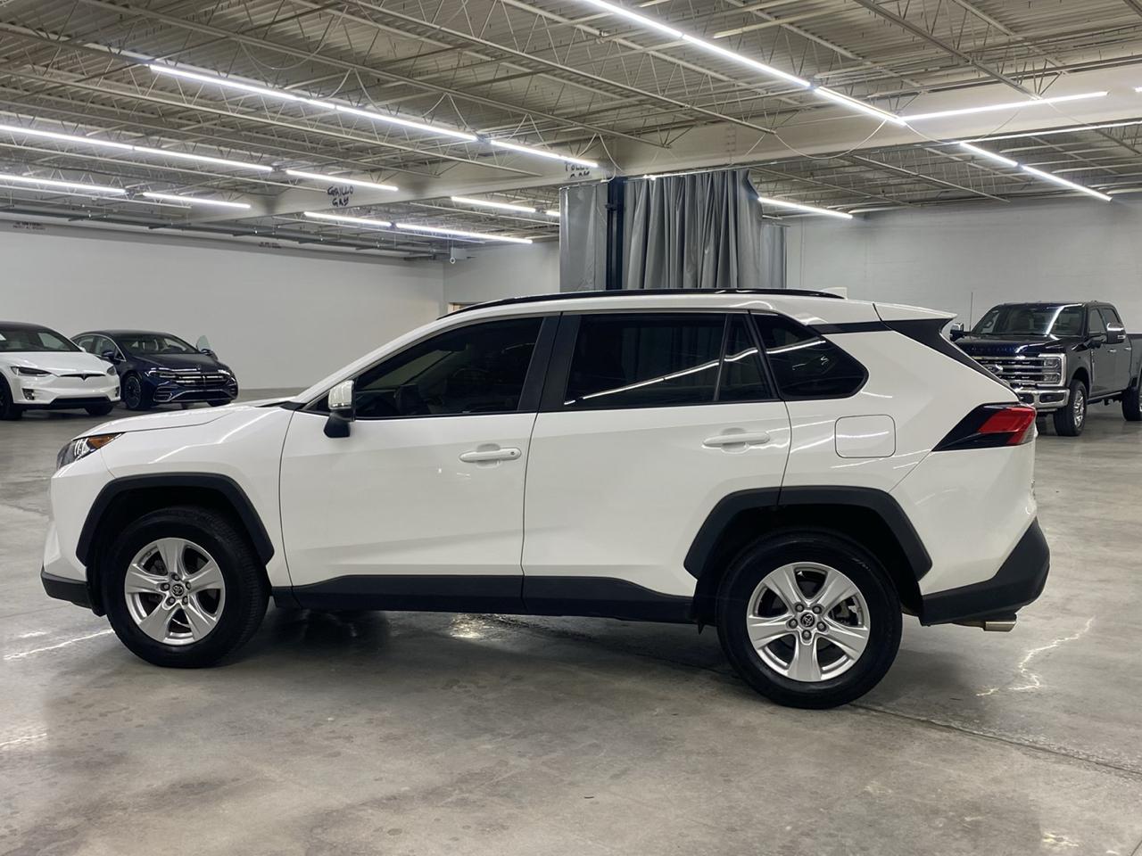 Toyota RAV4 XLE FWD (Natl) 2019