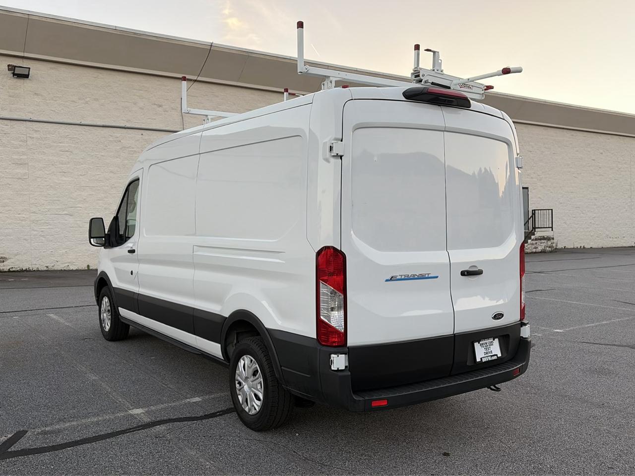 Ford E-Transit Cargo Van T-350 130" Med Rf 9500 GVWR RWD 2023