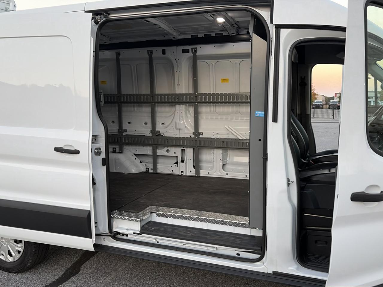 Ford E-Transit Cargo Van T-350 130" Med Rf 9500 GVWR RWD 2023