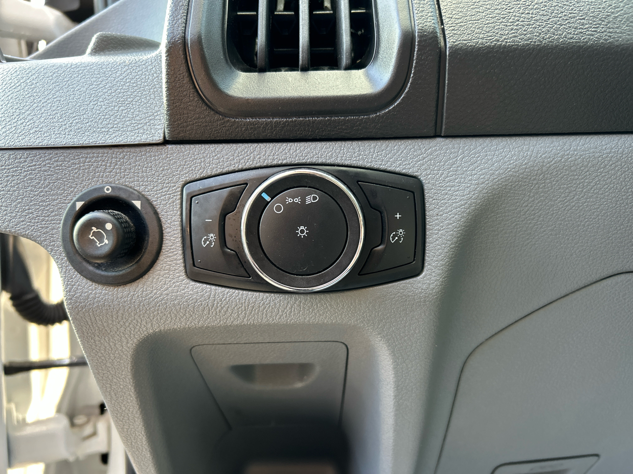 Ford Transit 150 Van Low Roof w/Sliding Pass. 130-in. WB 2018 Ford Transit 150 Van Low Roof w/Sliding Pass. 130-in. WB 2018