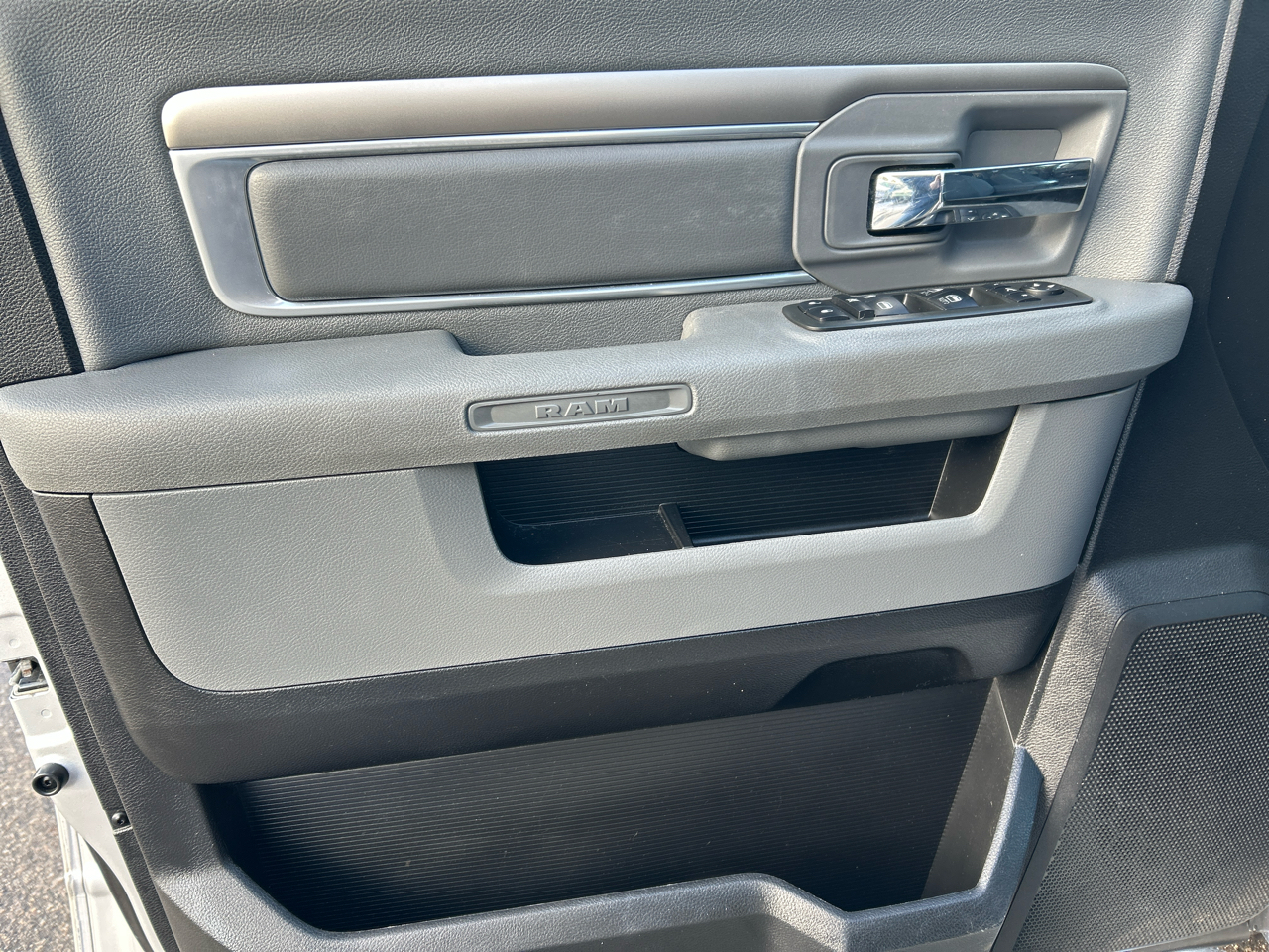 RAM 1500 4WD Quad Cab 140.5" Big Horn 2014