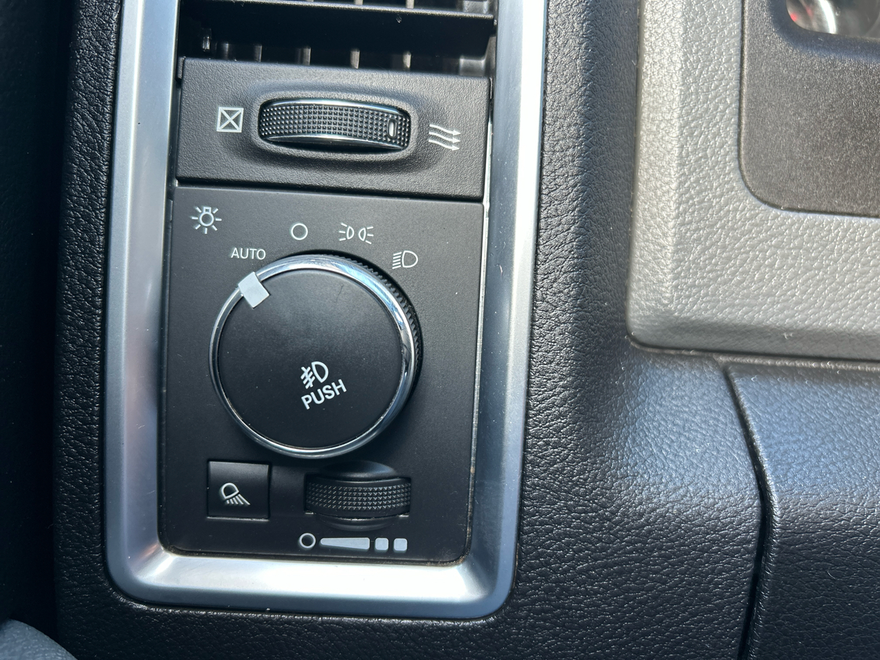 RAM 1500 4WD Quad Cab 140.5" Big Horn 2014