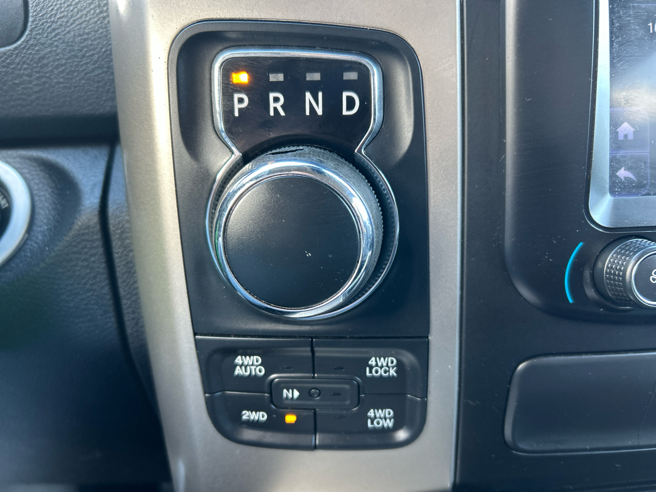 RAM 1500 4WD Quad Cab 140.5" Big Horn 2014