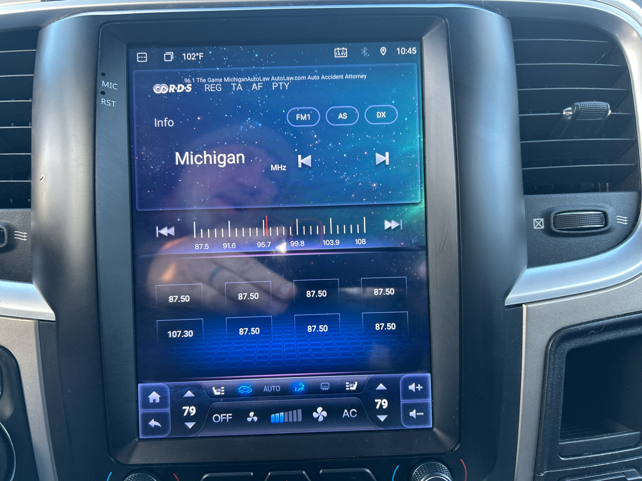 RAM 1500 4WD Quad Cab 140.5" Big Horn 2014