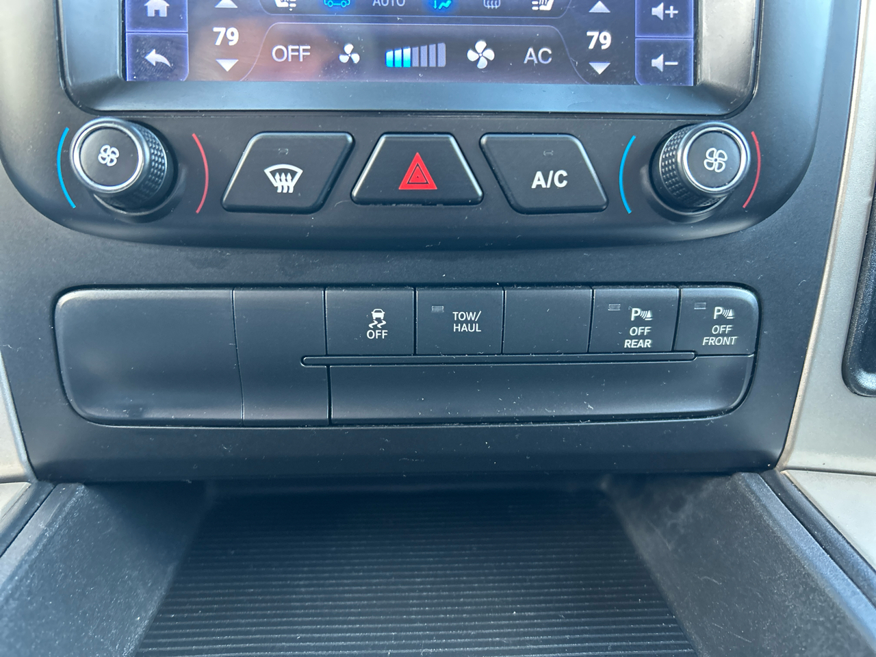 RAM 1500 4WD Quad Cab 140.5" Big Horn 2014