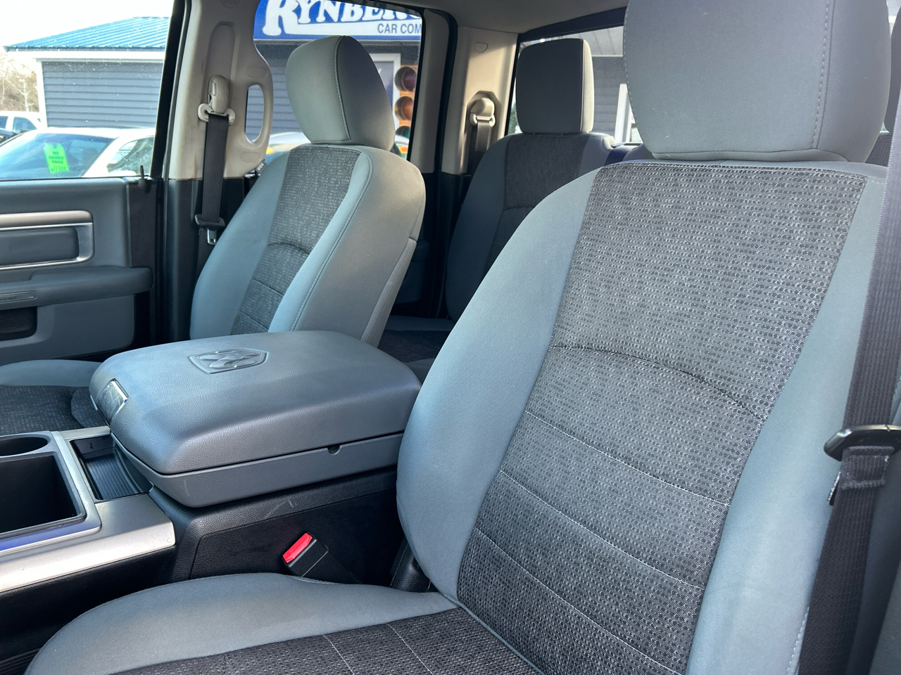 RAM 1500 4WD Quad Cab 140.5" Big Horn 2014