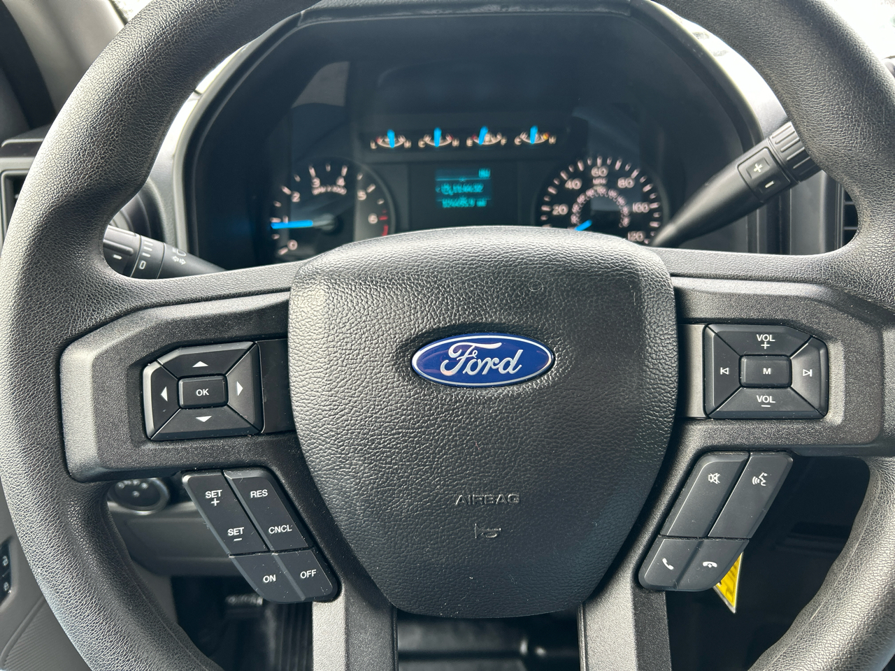 Ford F-150 4WD SuperCrew 145" XL 2017