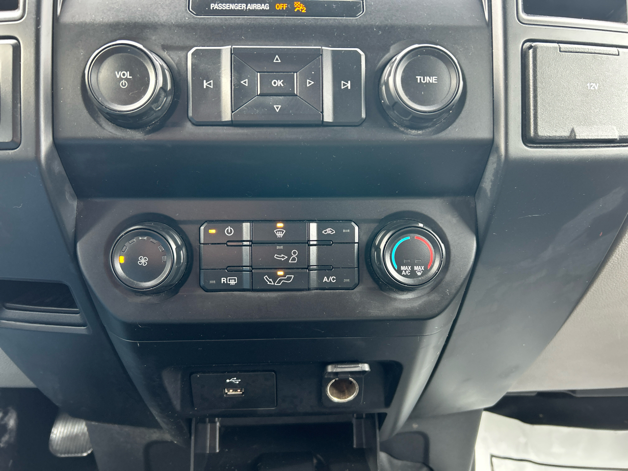 Ford F-150 4WD SuperCrew 145" XL 2017