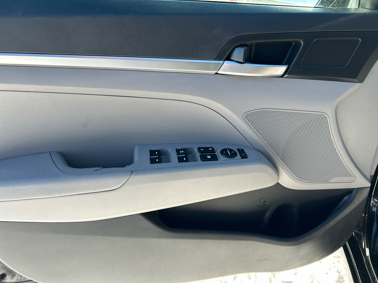 Hyundai Elantra SE 6M 2020