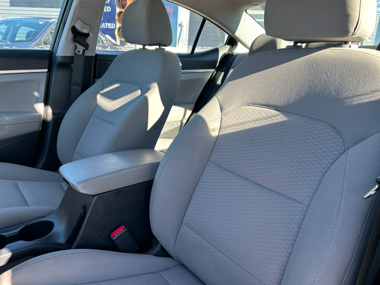 Hyundai Elantra SE 6M 2020