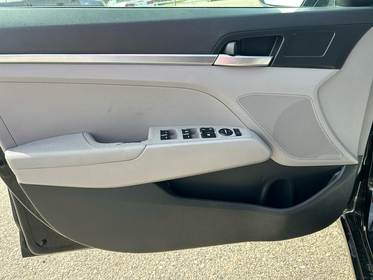 Hyundai Elantra SE 6M 2020