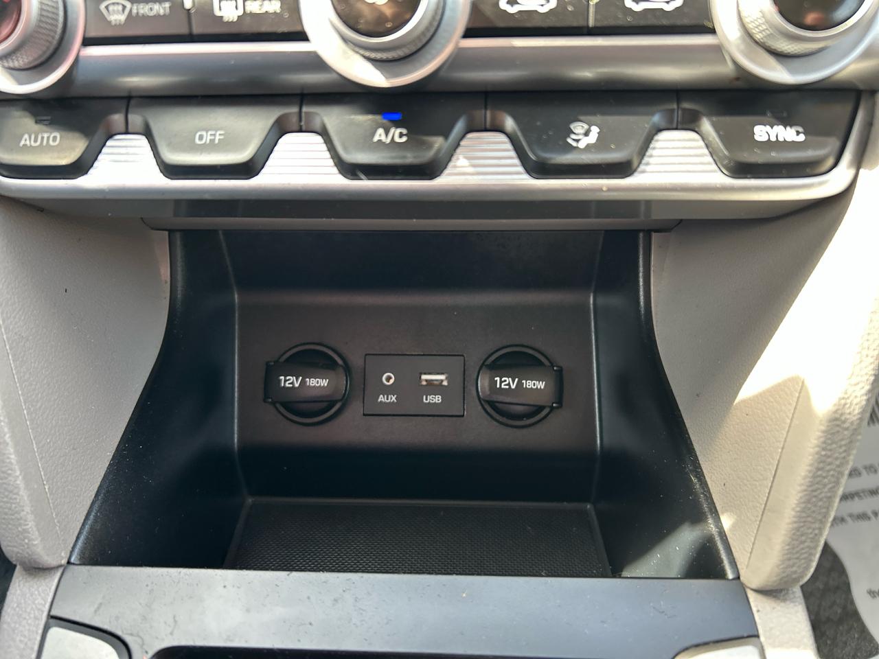 Hyundai Elantra SE 6M 2020