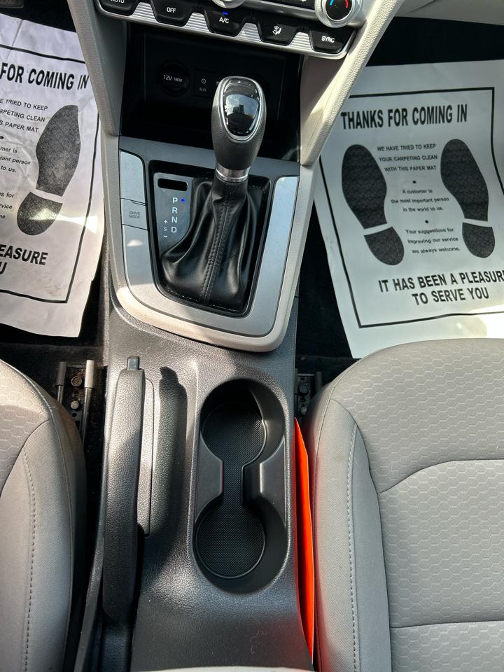 Hyundai Elantra SE 6M 2020