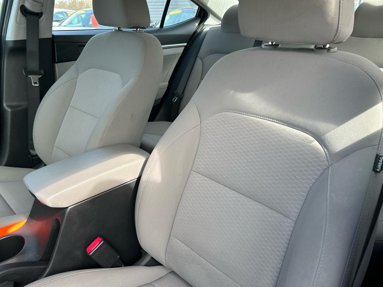 Hyundai Elantra SE 6M 2020