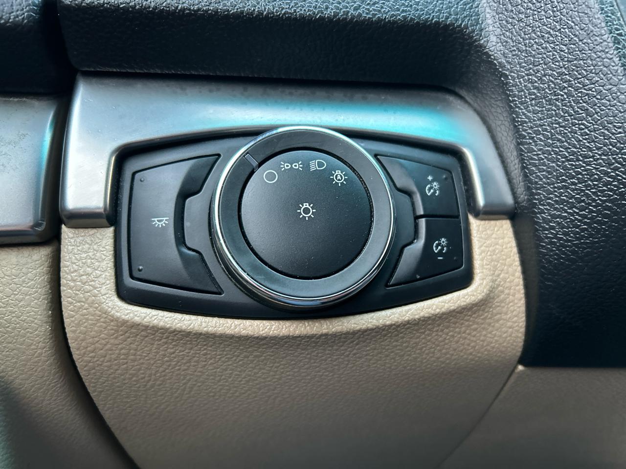 Ford Explorer Base 4WD 2016