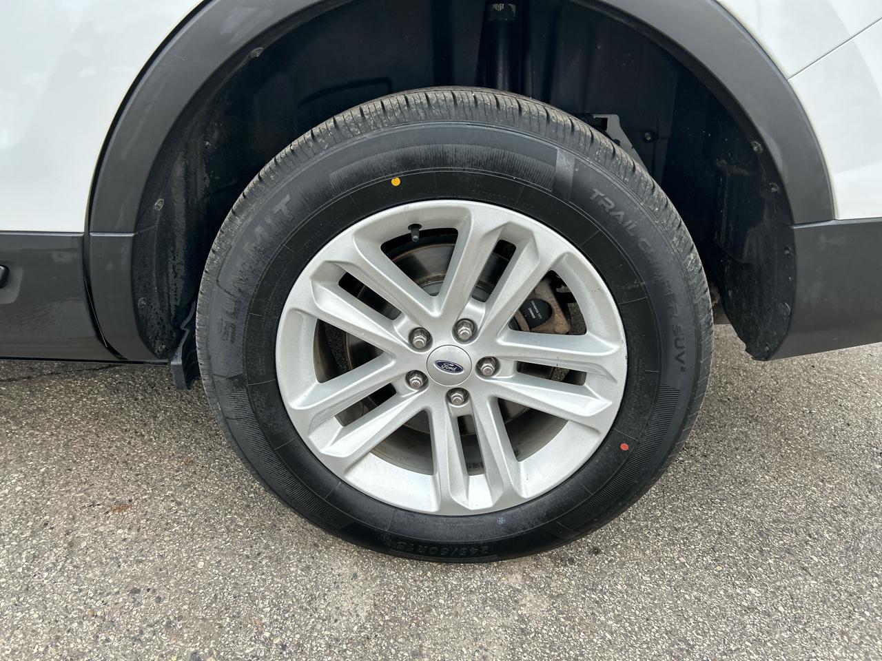 Ford Explorer Base 4WD 2016