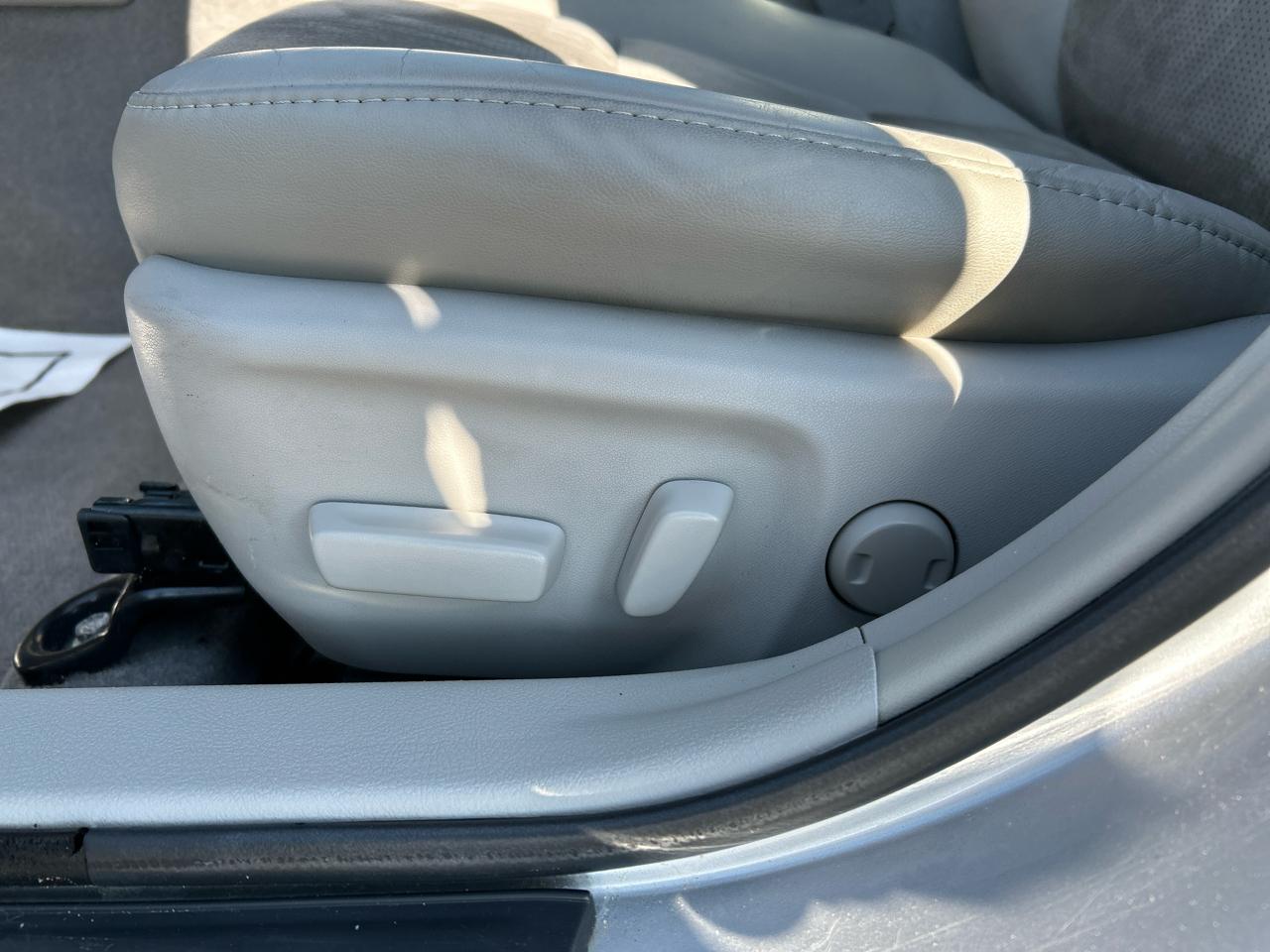 Toyota Camry Hybrid XLE 2014