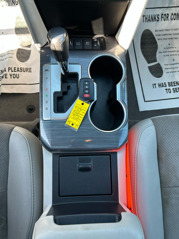 Toyota Camry Hybrid XLE 2014
