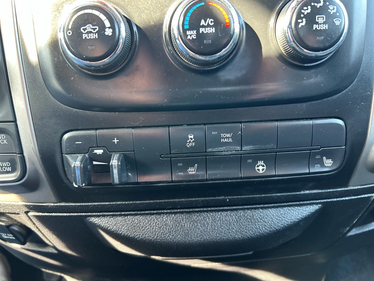 RAM 1500 4WD Crew Cab 149" Big Horn 2014