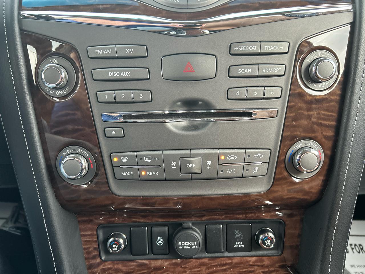 Nissan Armada Platinum AWD 2017