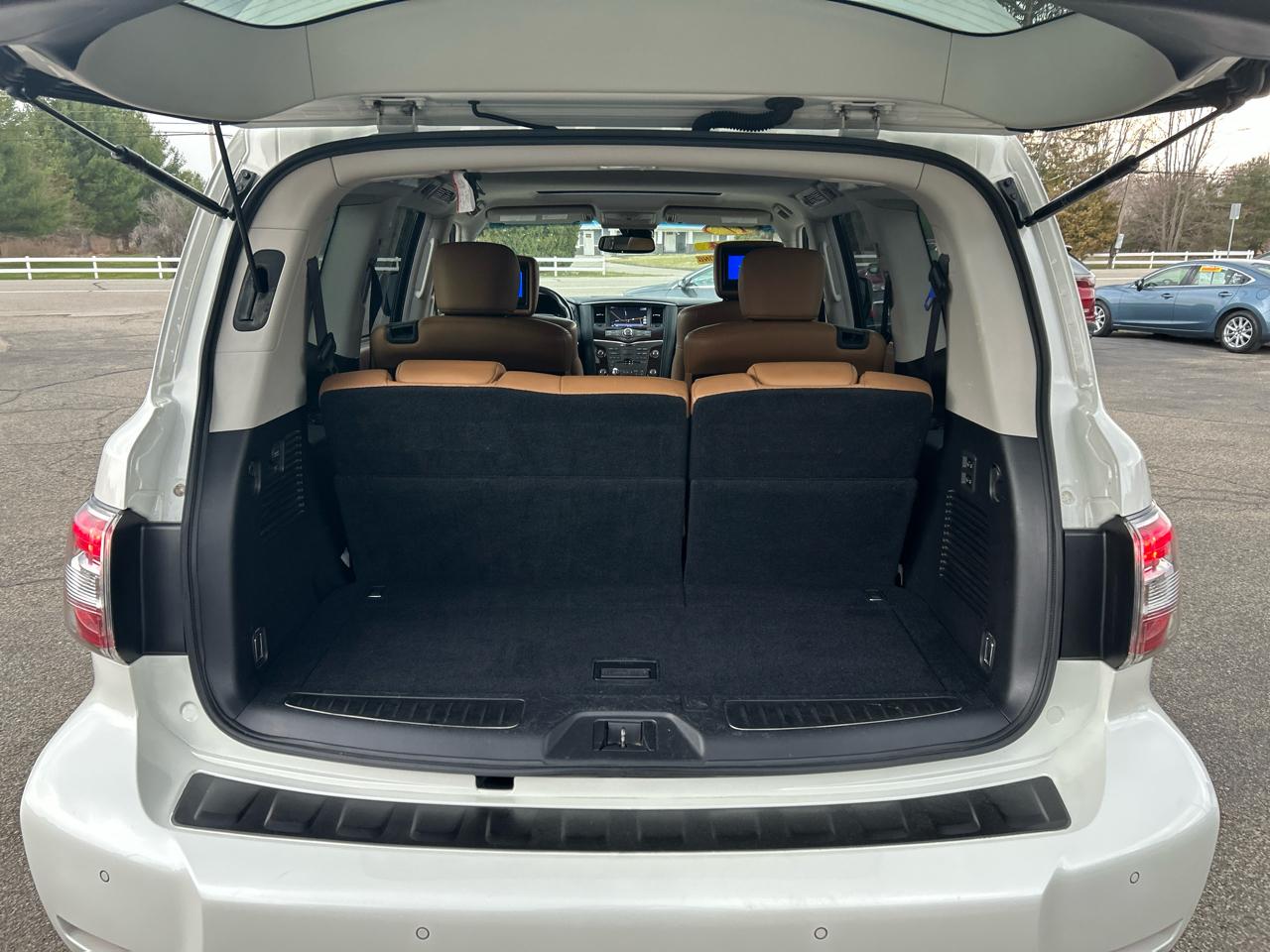 Nissan Armada Platinum AWD 2017