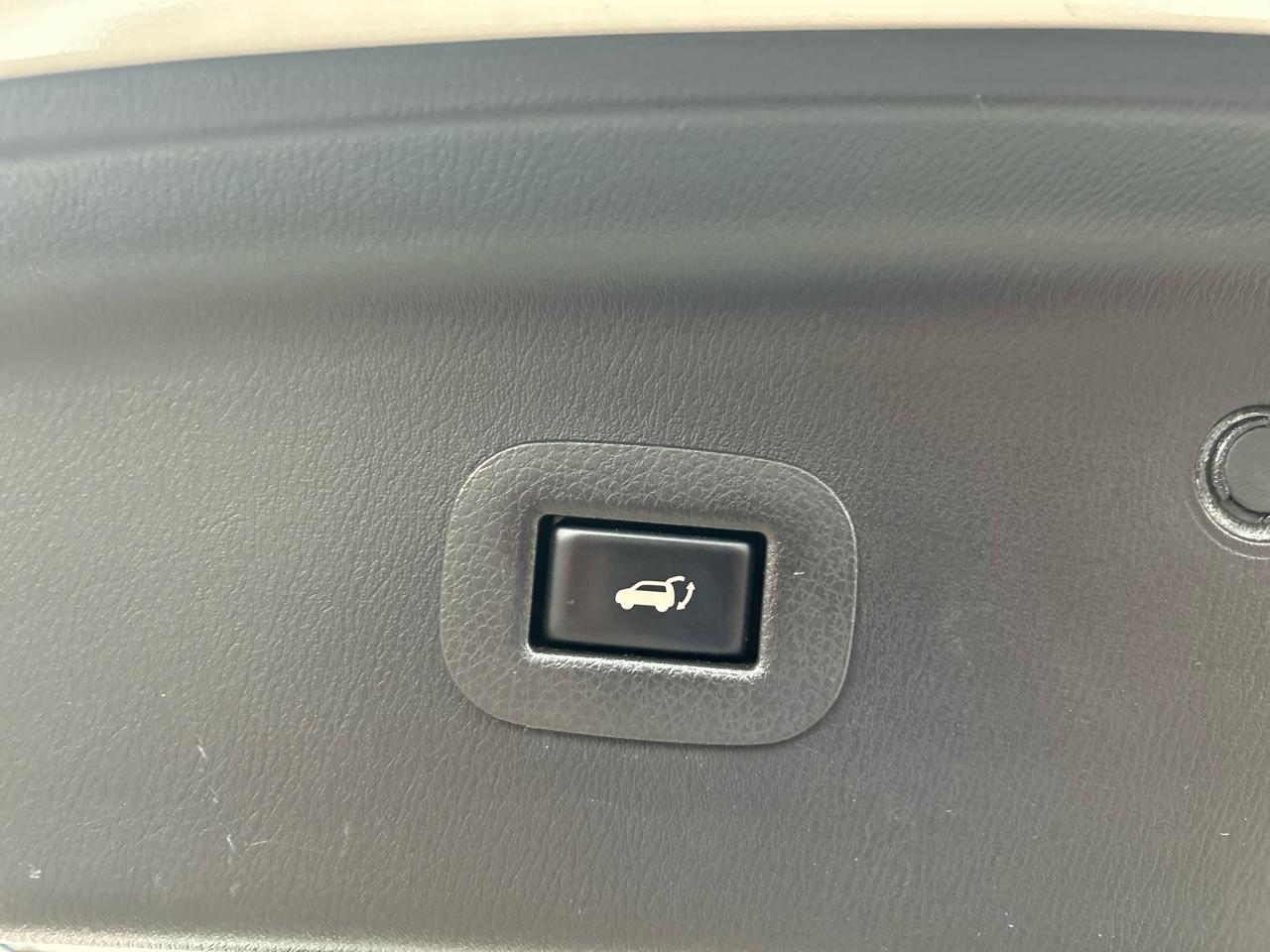 Nissan Armada Platinum AWD 2017