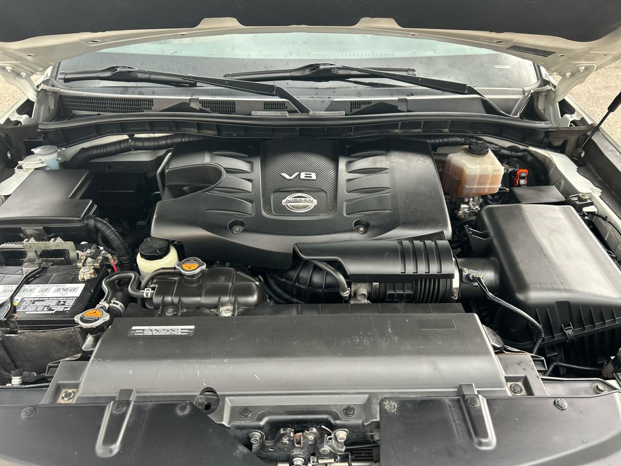 Nissan Armada Platinum AWD 2017