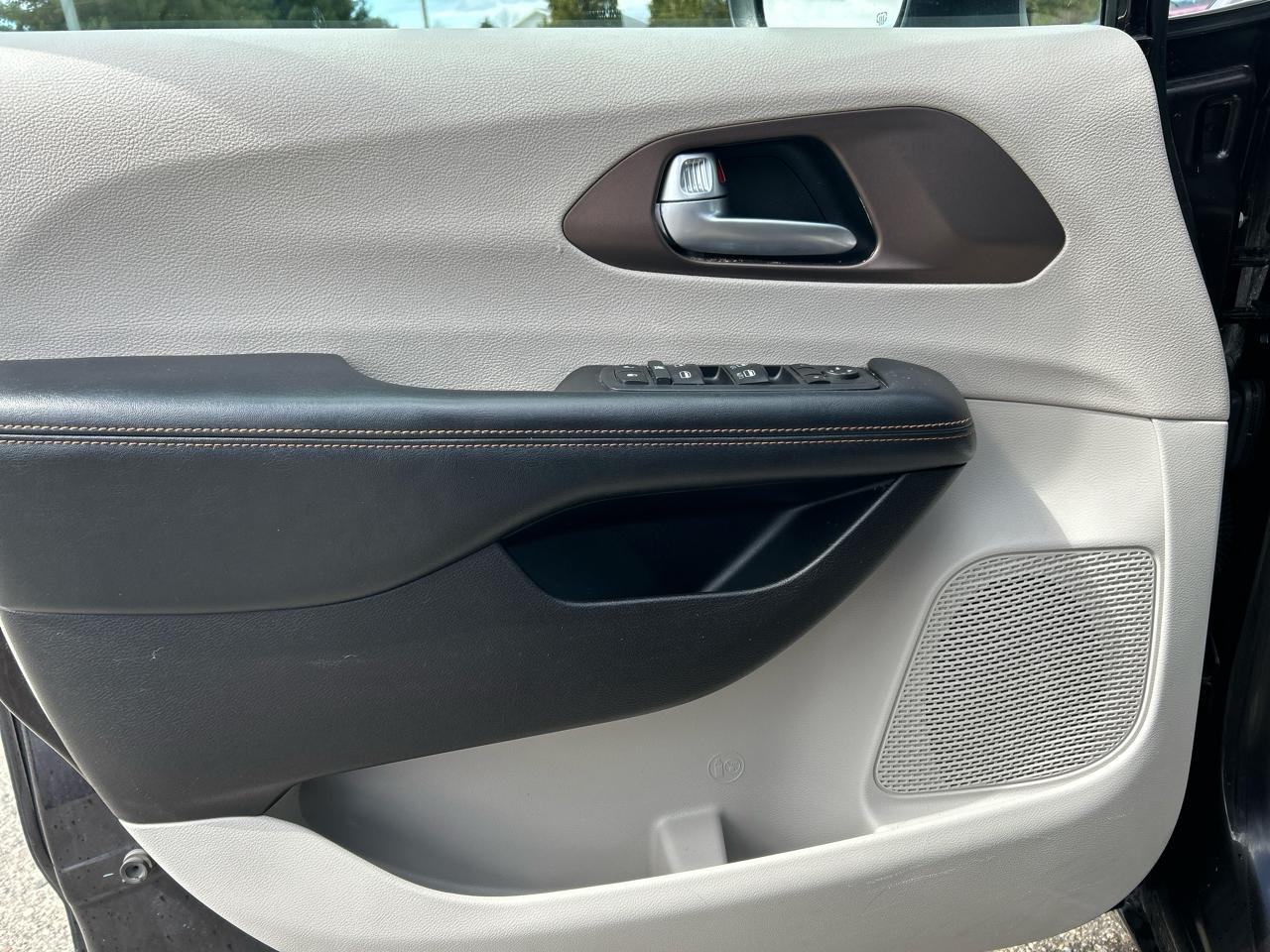 Chrysler Pacifica Touring 2017