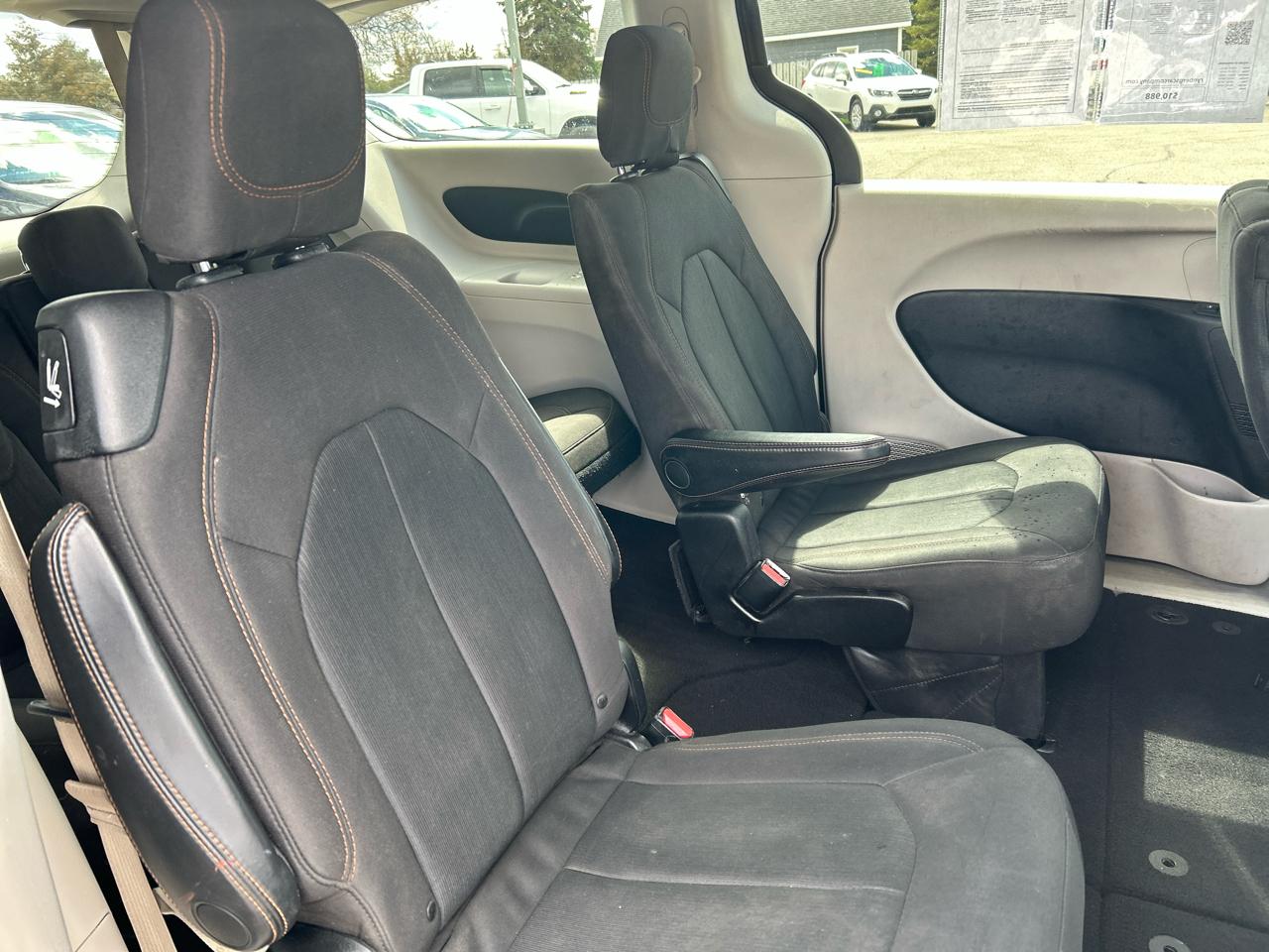 Chrysler Pacifica Touring 2017