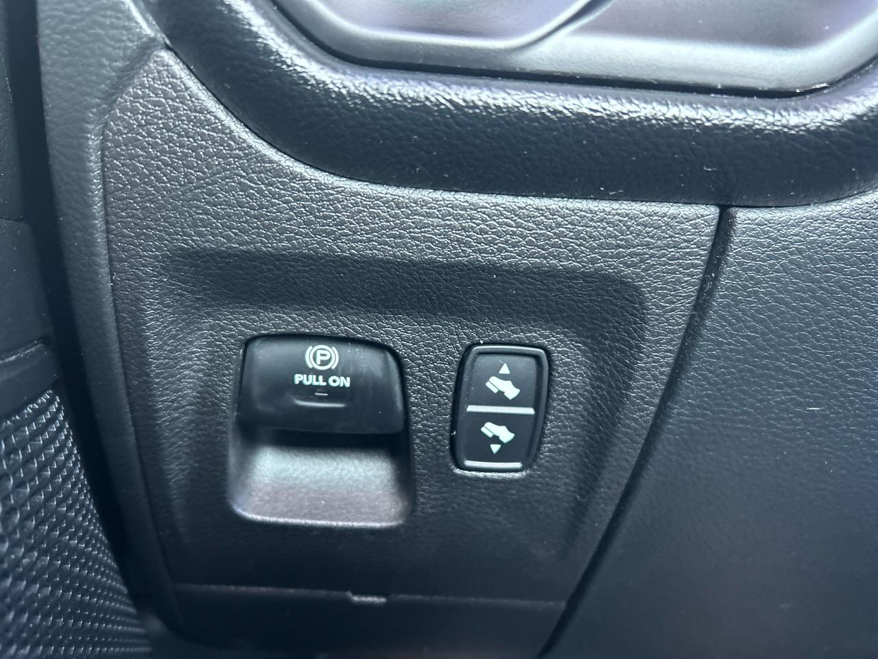 RAM 1500 Big Horn Crew Cab SWB 4WD 2020