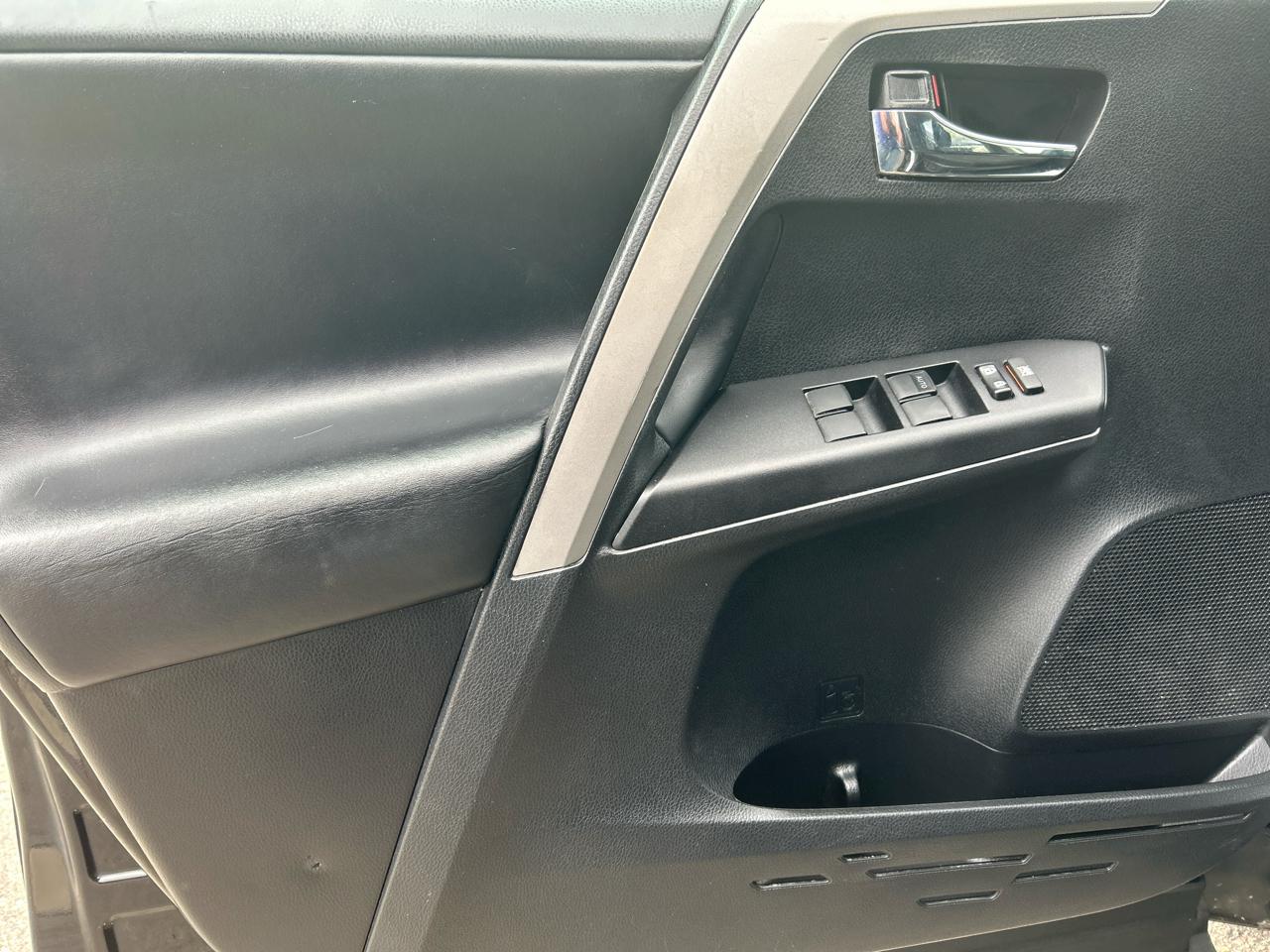 Toyota RAV4 XLE AWD 2018