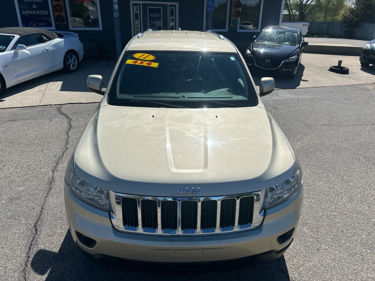 Jeep Grand Cherokee Laredo 4WD 2011
