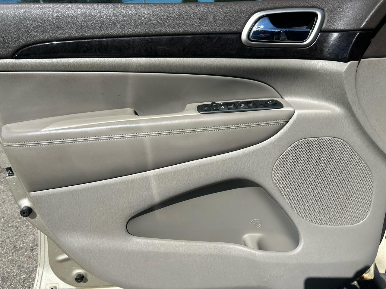 Jeep Grand Cherokee Laredo 4WD 2011