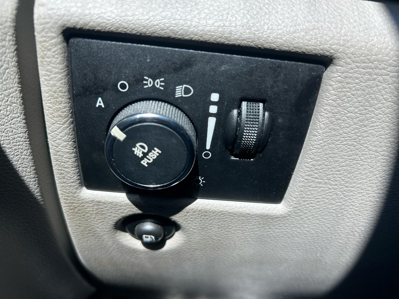 Jeep Grand Cherokee Laredo 4WD 2011