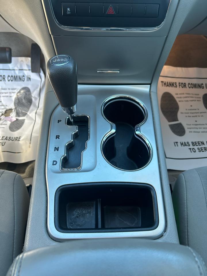 Jeep Grand Cherokee Laredo 4WD 2011