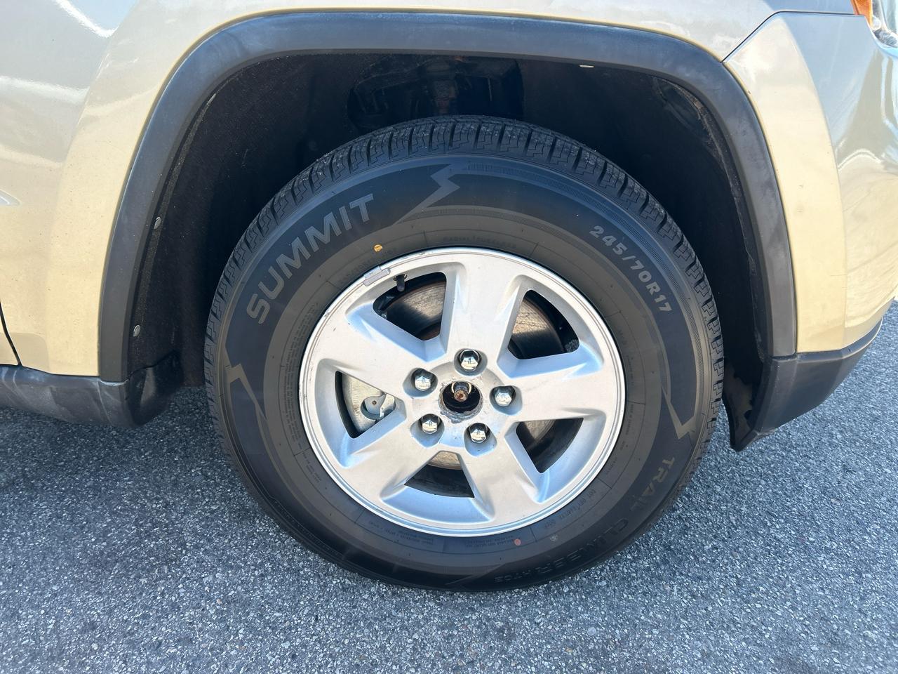 Jeep Grand Cherokee Laredo 4WD 2011