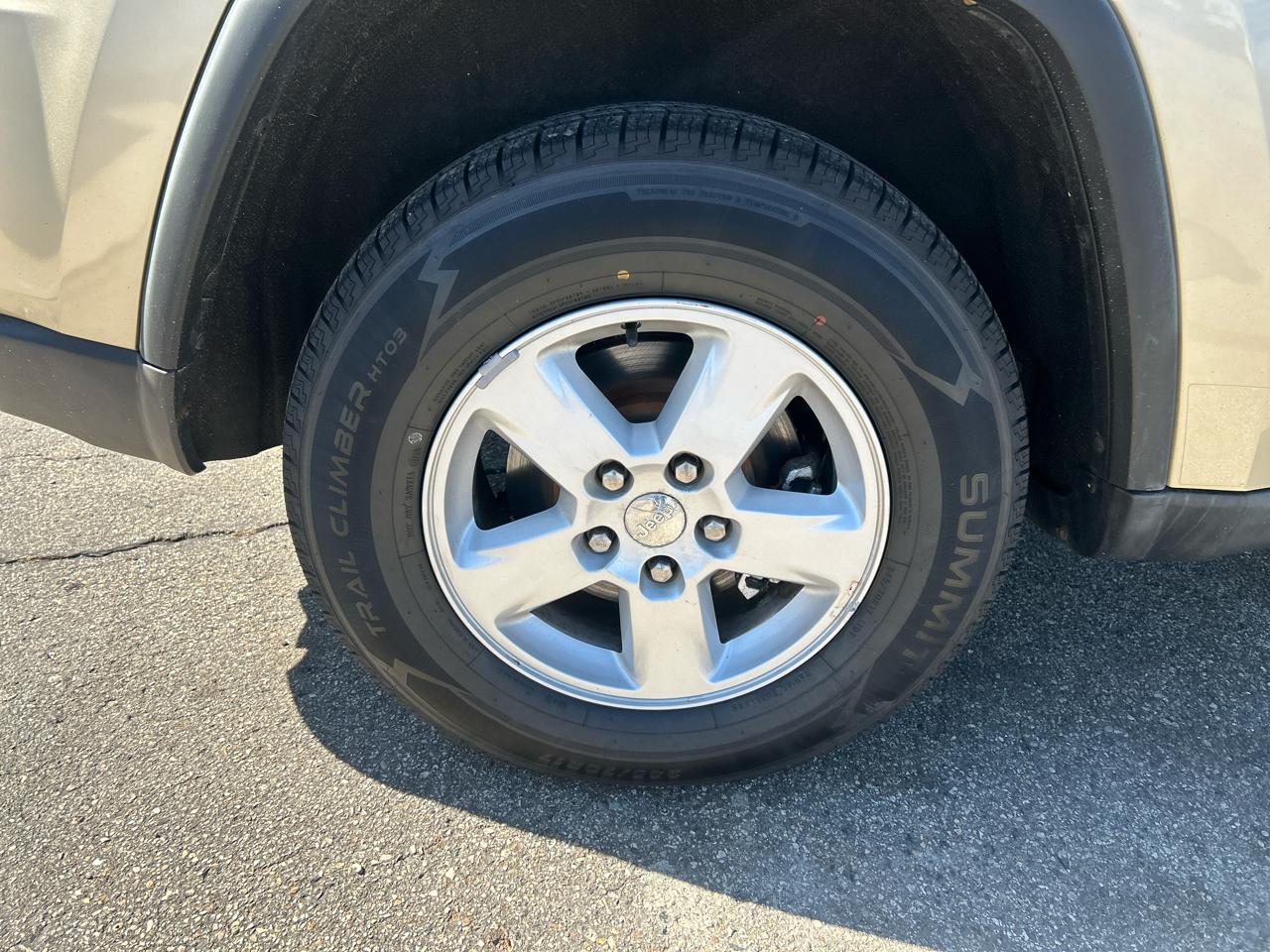 Jeep Grand Cherokee Laredo 4WD 2011