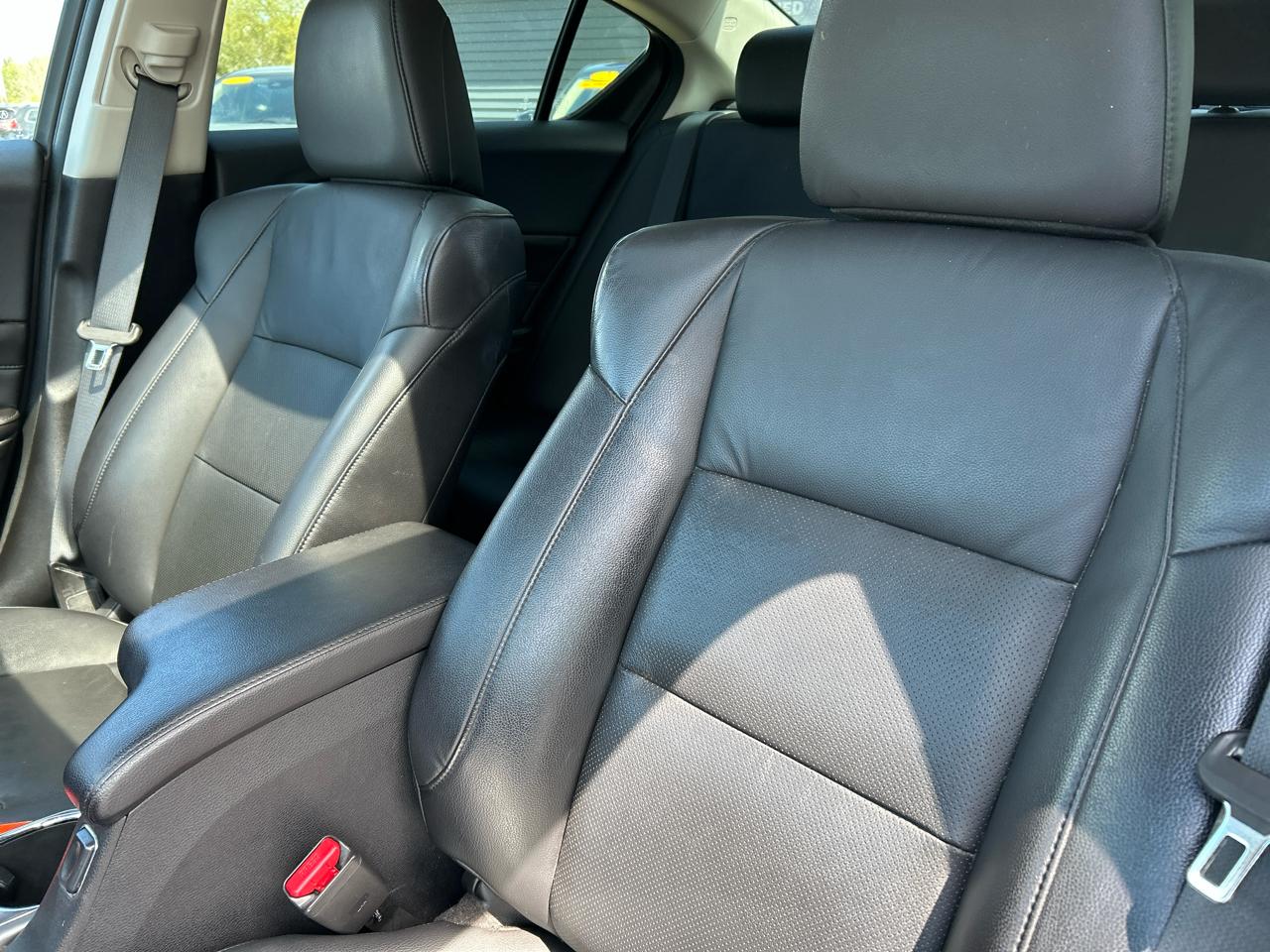 Acura ILX 5-Spd AT 2014