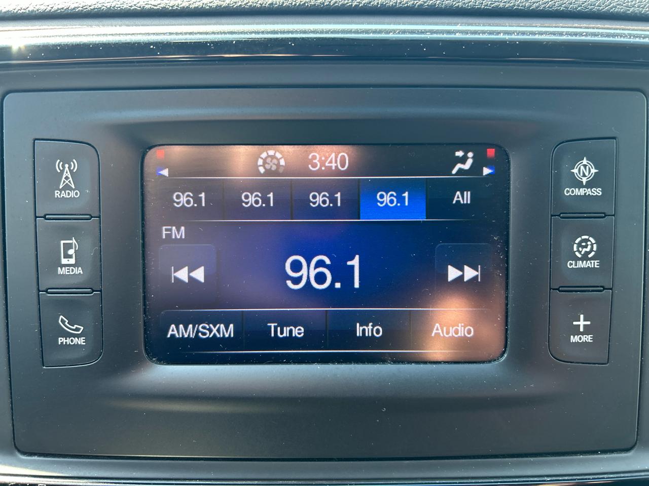 Chrysler Pacifica Touring 2017