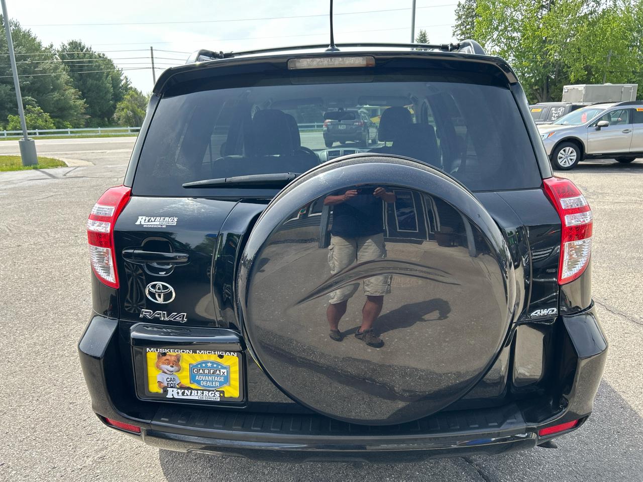 Toyota RAV4 Base I4 4WD 2012