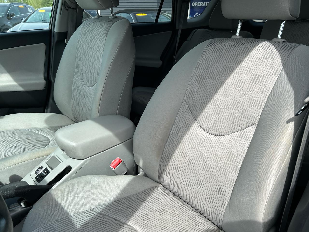 Toyota RAV4 Base I4 4WD 2012