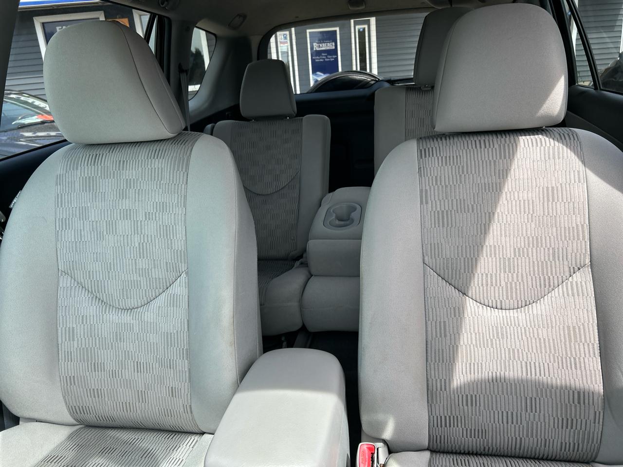 Toyota RAV4 Base I4 4WD 2012