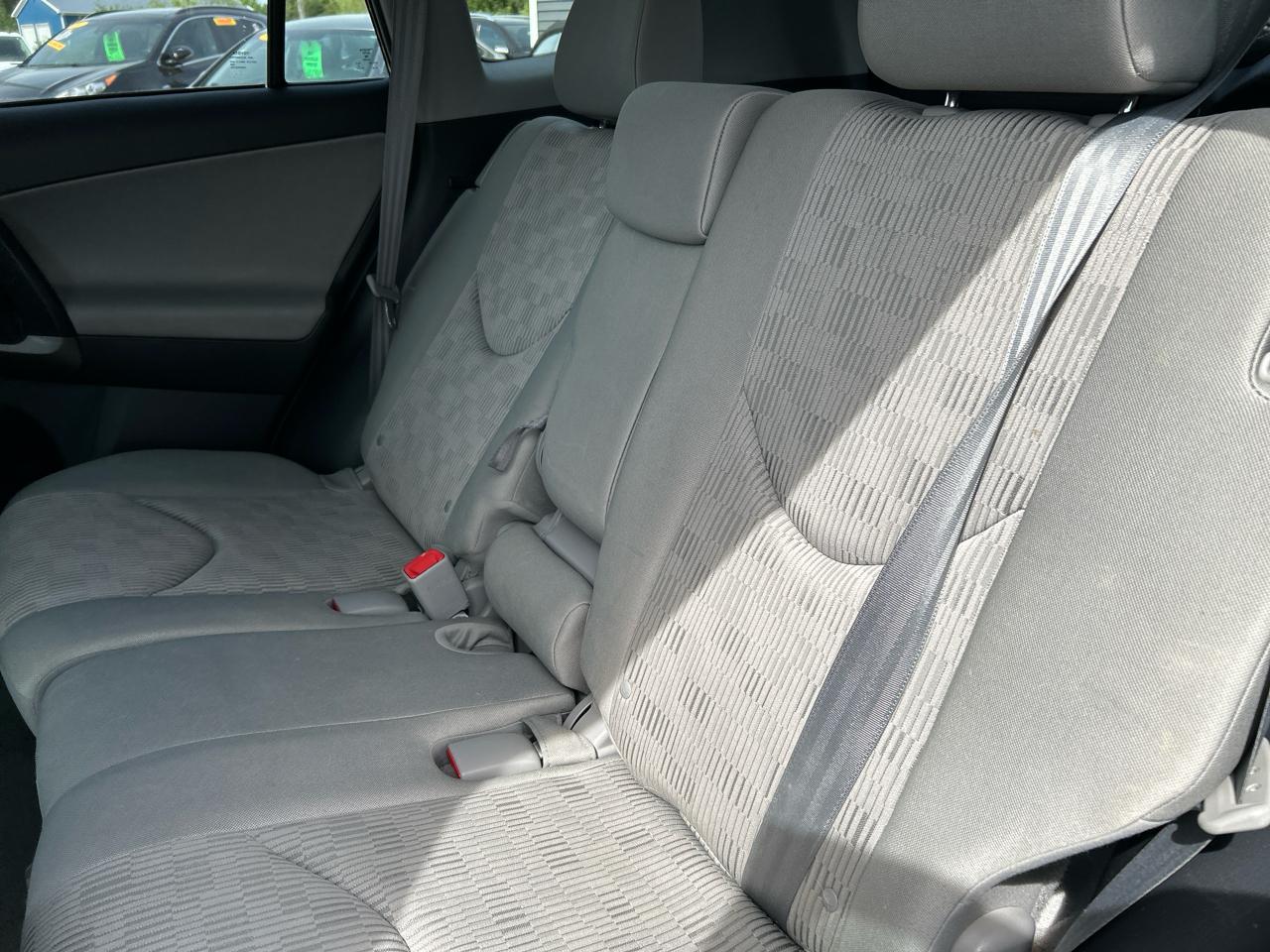 Toyota RAV4 Base I4 4WD 2012