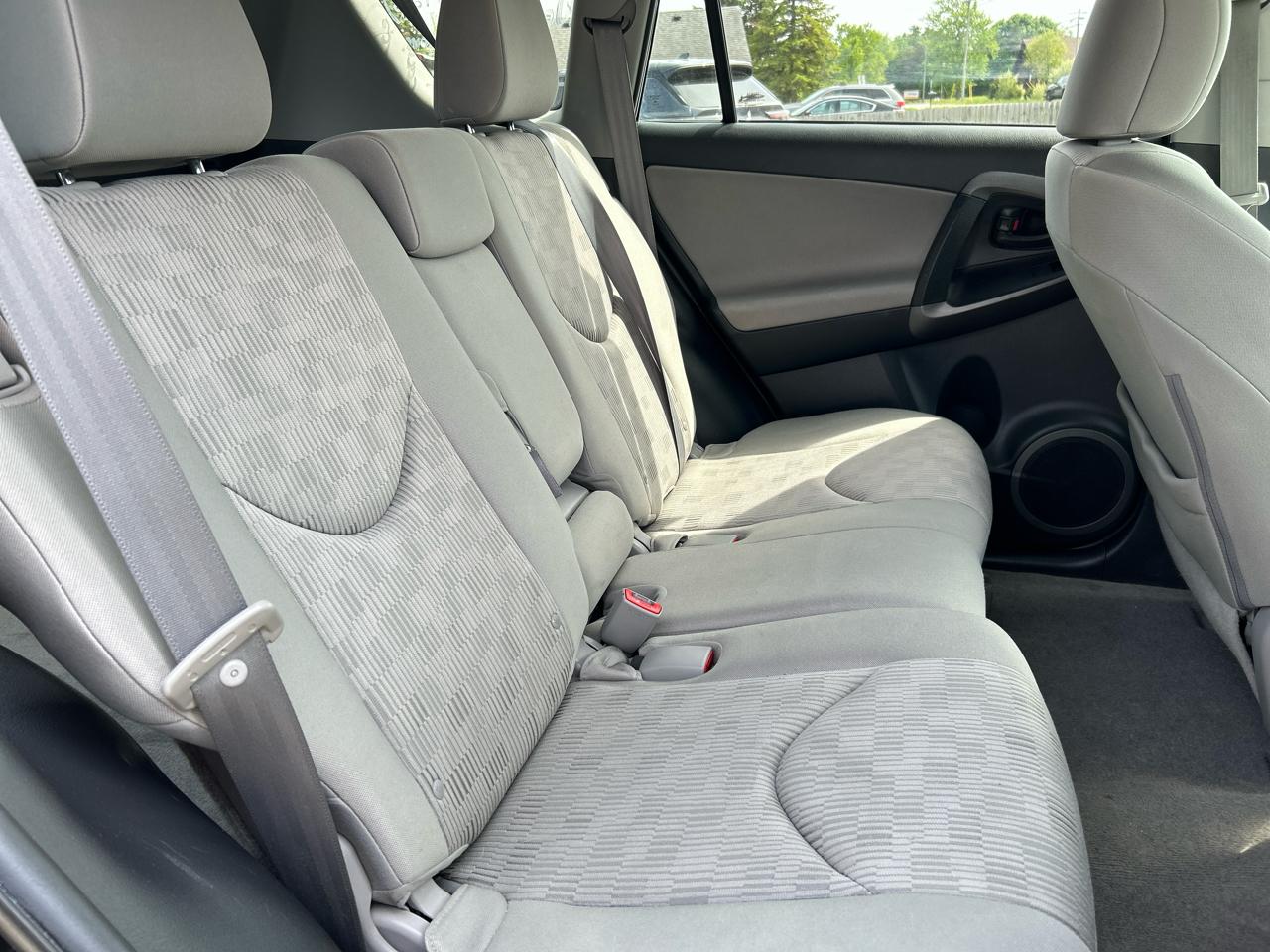 Toyota RAV4 Base I4 4WD 2012