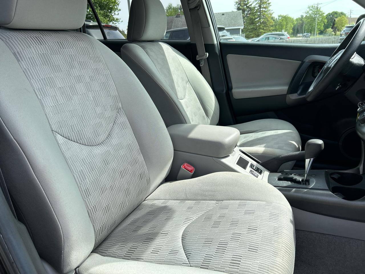 Toyota RAV4 Base I4 4WD 2012