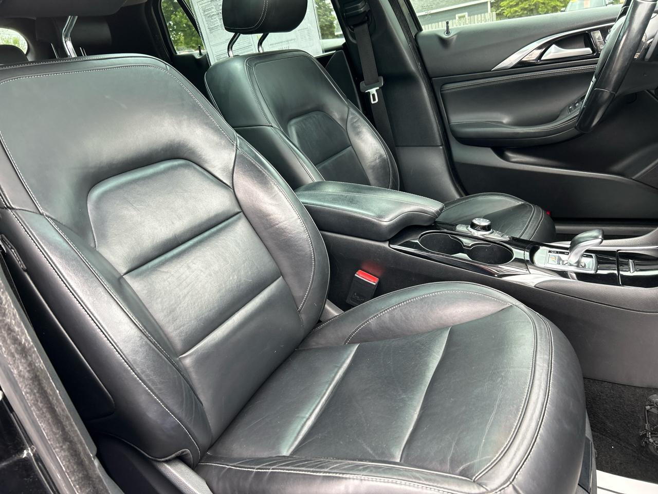 Infiniti QX30 Luxury AWD 2017