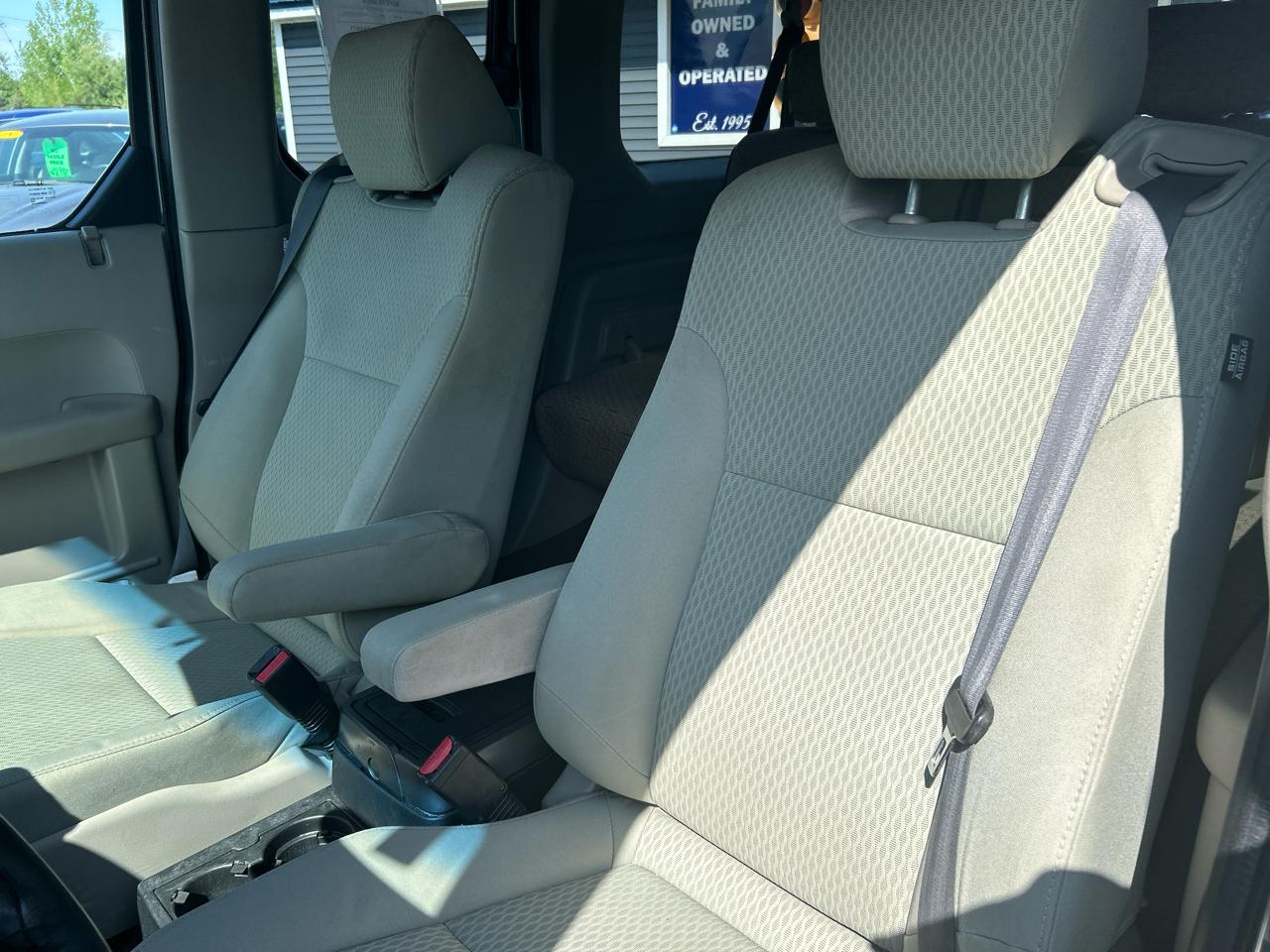 Honda Element EX 4WD AT with Navigation System 2010