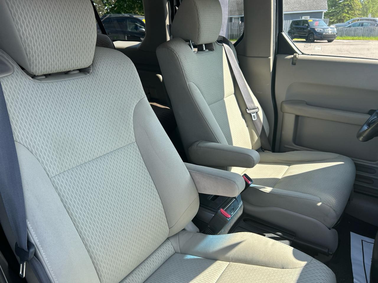 Honda Element EX 4WD AT with Navigation System 2010
